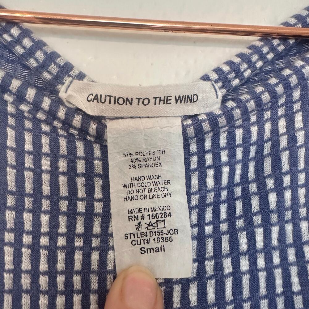 Caution to the wind patterned short sleeve dress with tie at waist size small - Picture 2 of 5